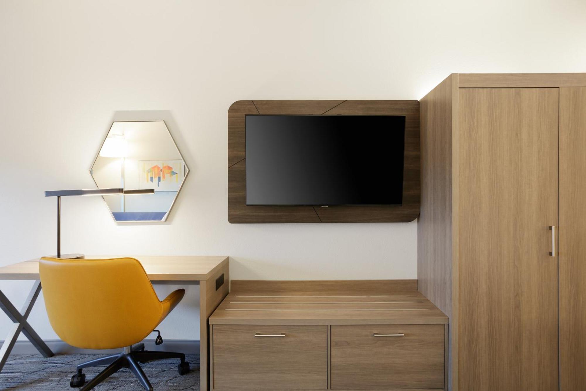 Holiday Inn Express & Suites Chicago North Shore - Niles By Ihg Екстер'єр фото
