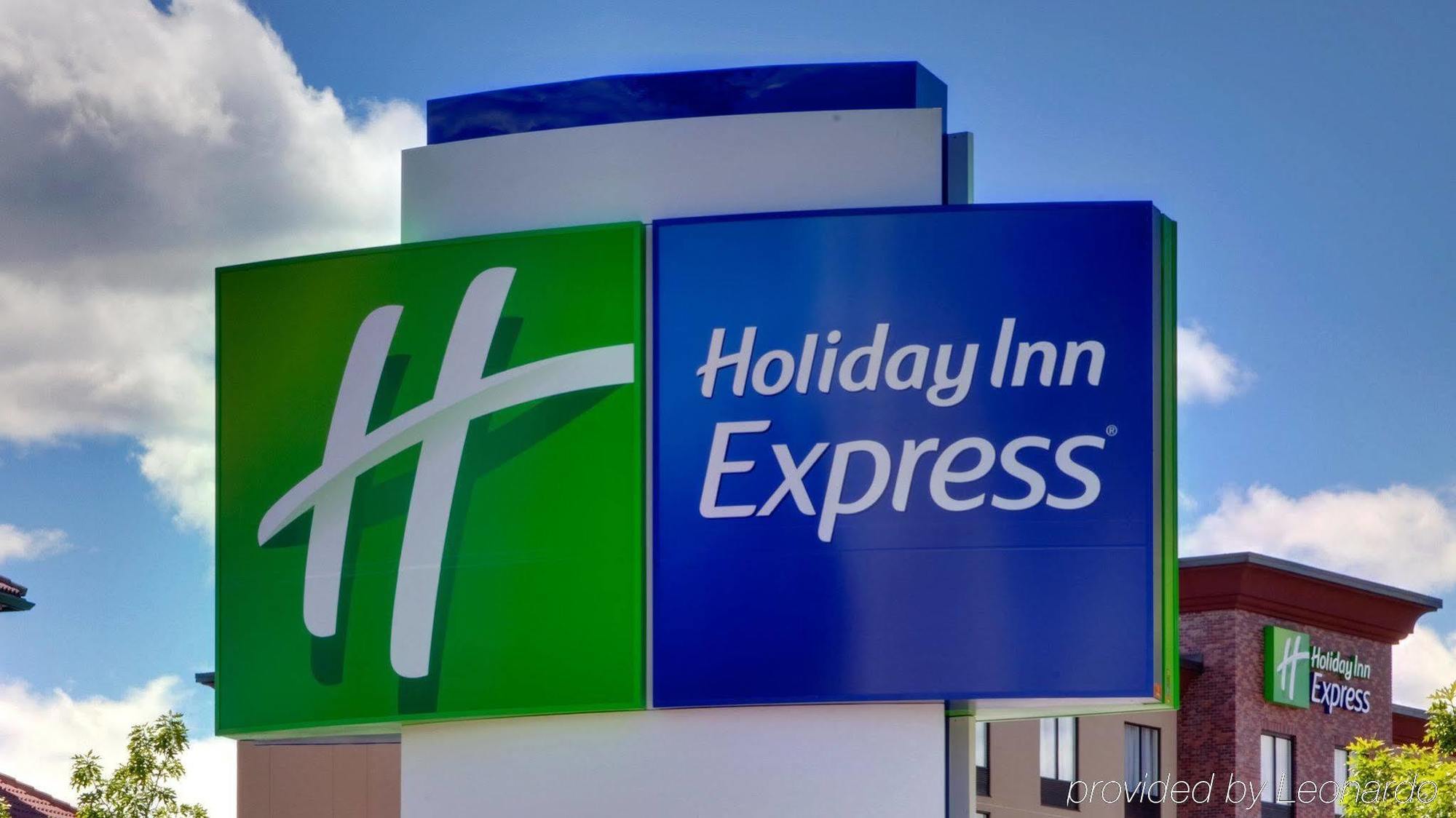 Holiday Inn Express & Suites Chicago North Shore - Niles By Ihg Екстер'єр фото