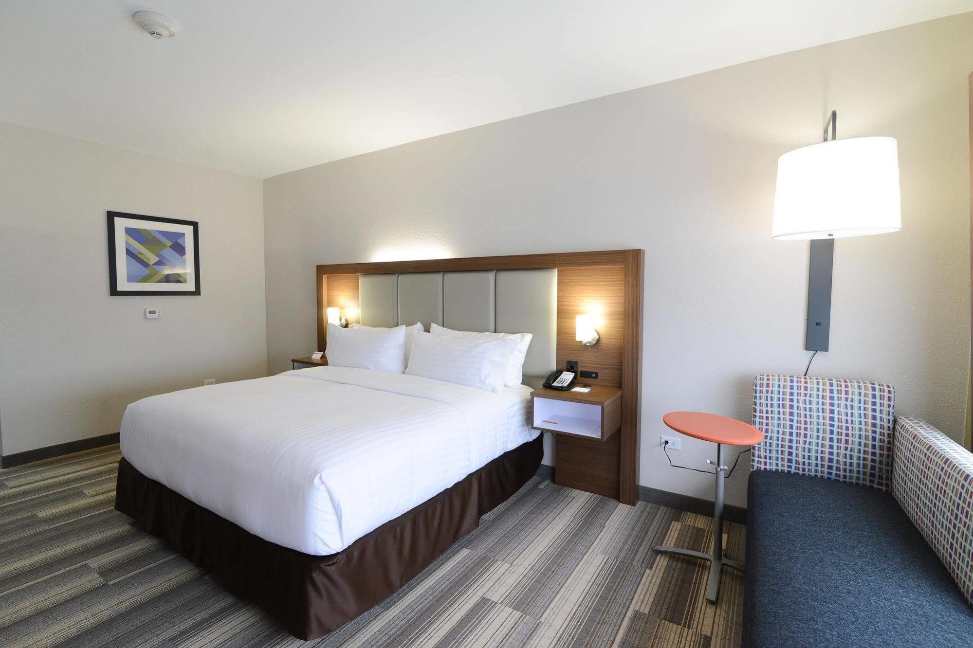 Holiday Inn Express & Suites Chicago North Shore - Niles By Ihg Екстер'єр фото